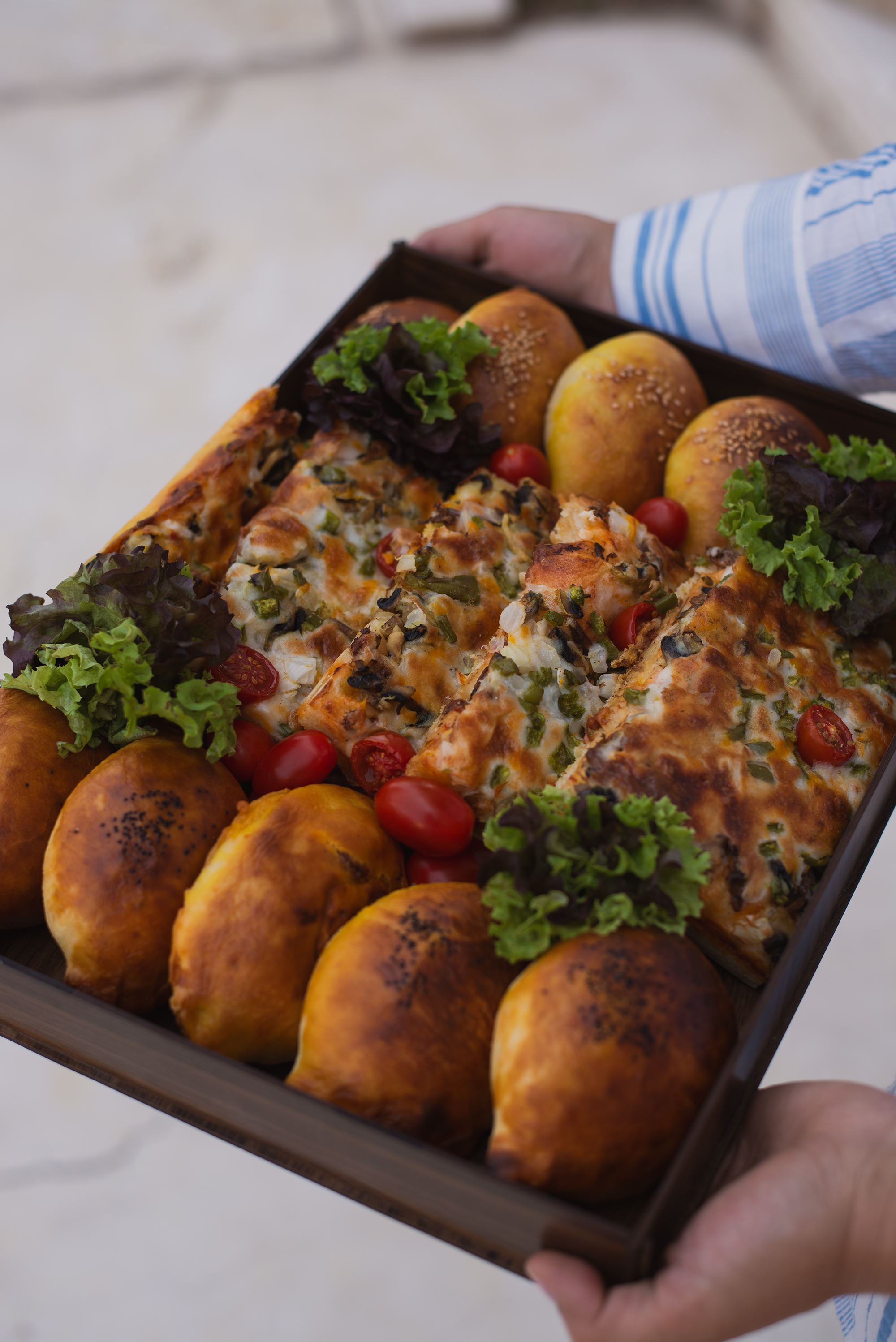 سینی پیتزا و پیراشکی